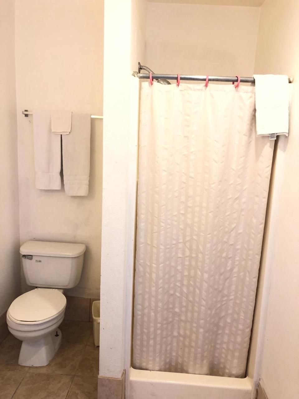 Deluxe Inn Motel Sparks Bagian luar foto