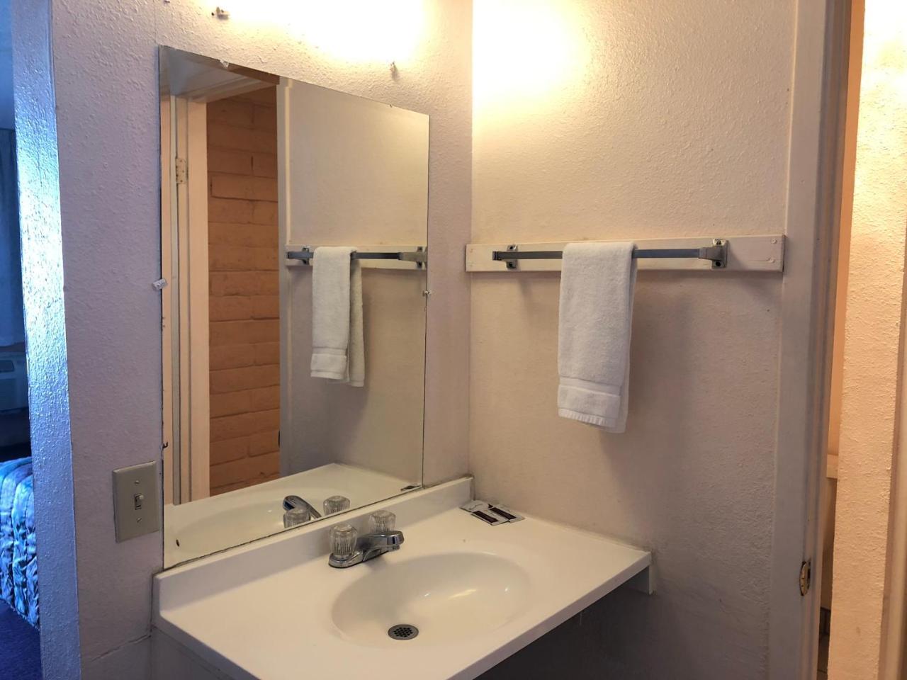 Deluxe Inn Motel Sparks Bagian luar foto