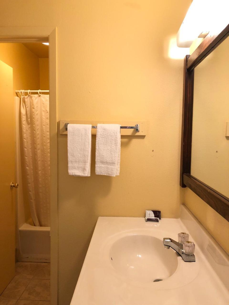Deluxe Inn Motel Sparks Bagian luar foto